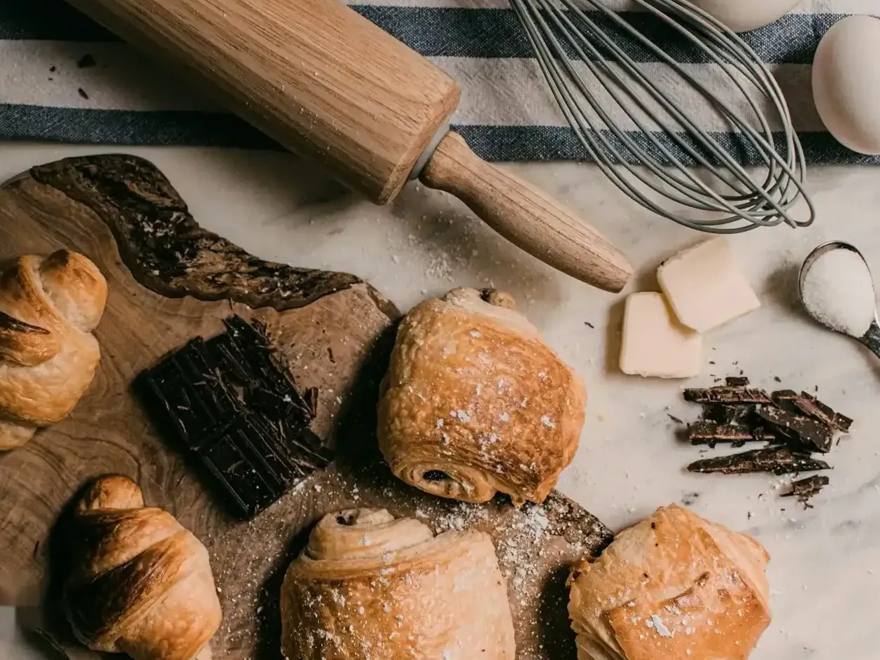 Laminowanie ciasta croissant